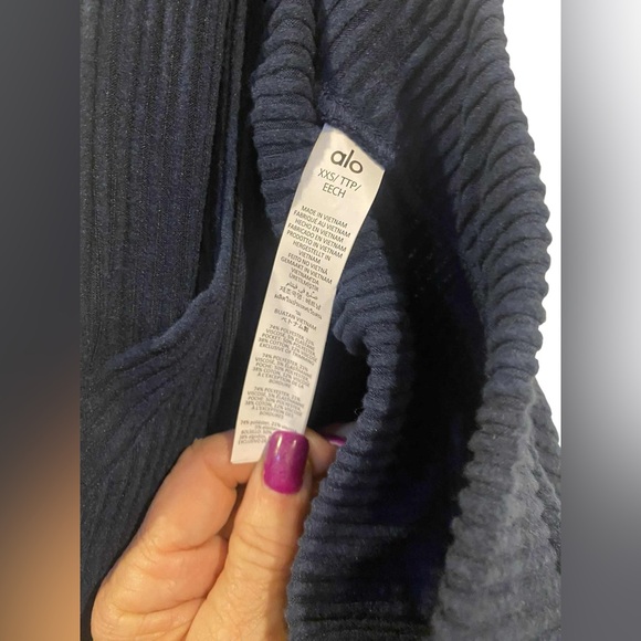 NWT Alo Yoga muse wide leg pants NAVY Size XXS - Picture 3 of 5
